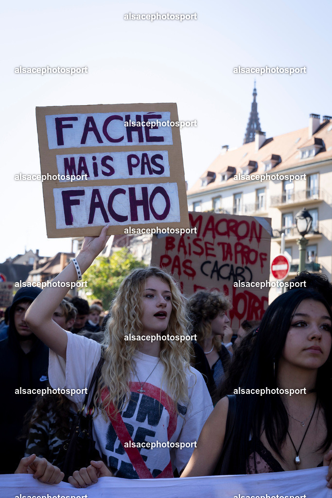 _B7A0593 | manifestation de lycéens à Strasbourg, le 6 octobre 2026, dans le cadre d’un mouvement national de protestation contre les conditions d’apprentissage. - Realisiert mit Pictrs.com