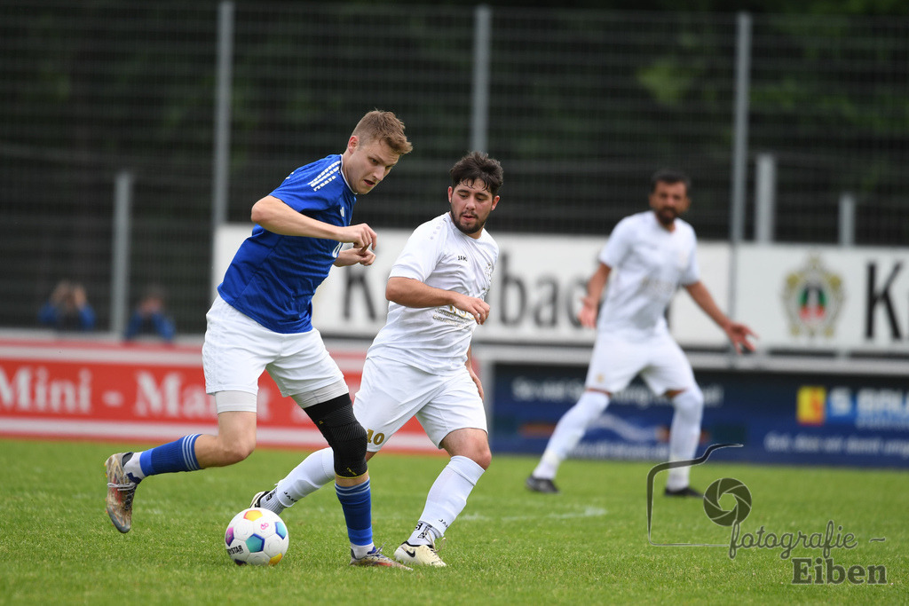 1. FC Nordenham-SV GOTANO | Kreispokal Finale Jade-Weser-Hunte 1. Mannschaften; 1.FC Nordenham (weiß)-SV GOTANO (blau) am 15.06.2025 in Rastede (Sportanlage Köttersweg), Photo: Philip Eiben 2025 - Realisiert mit Pictrs.com