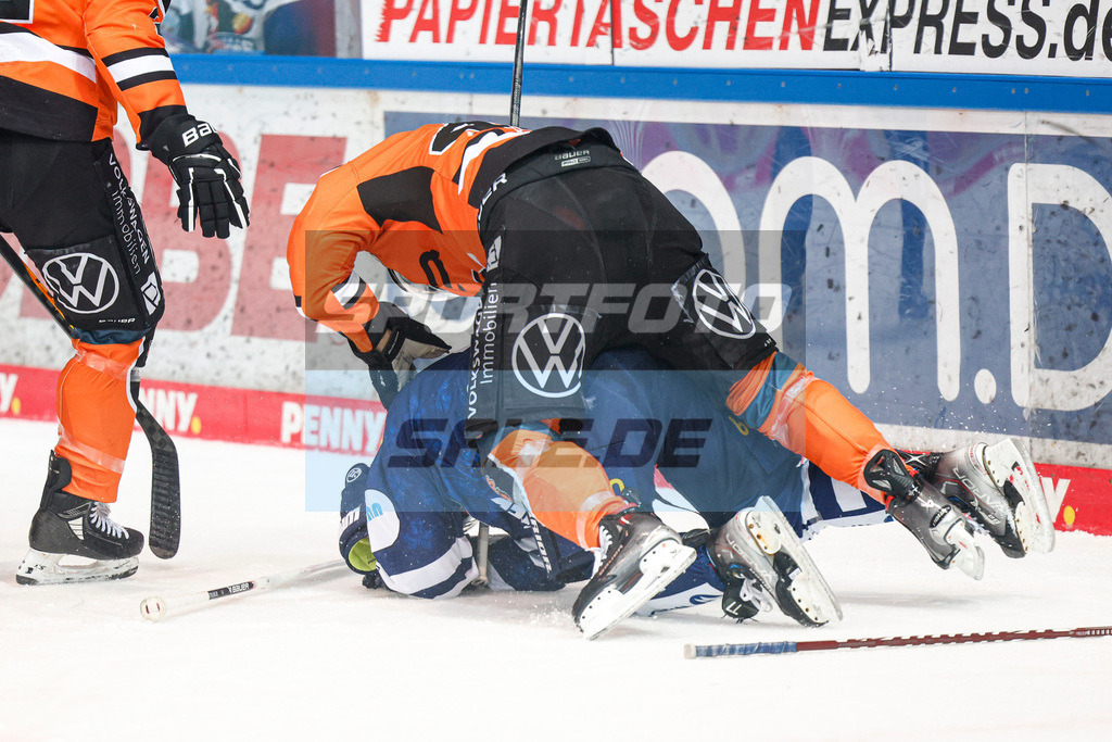 Iserlohn Roosters - Grizzlys Wolfsburg | 
DEL: Iserlohn Roosters - Grizzlys Wolfsburg - Realisiert mit Pictrs.com