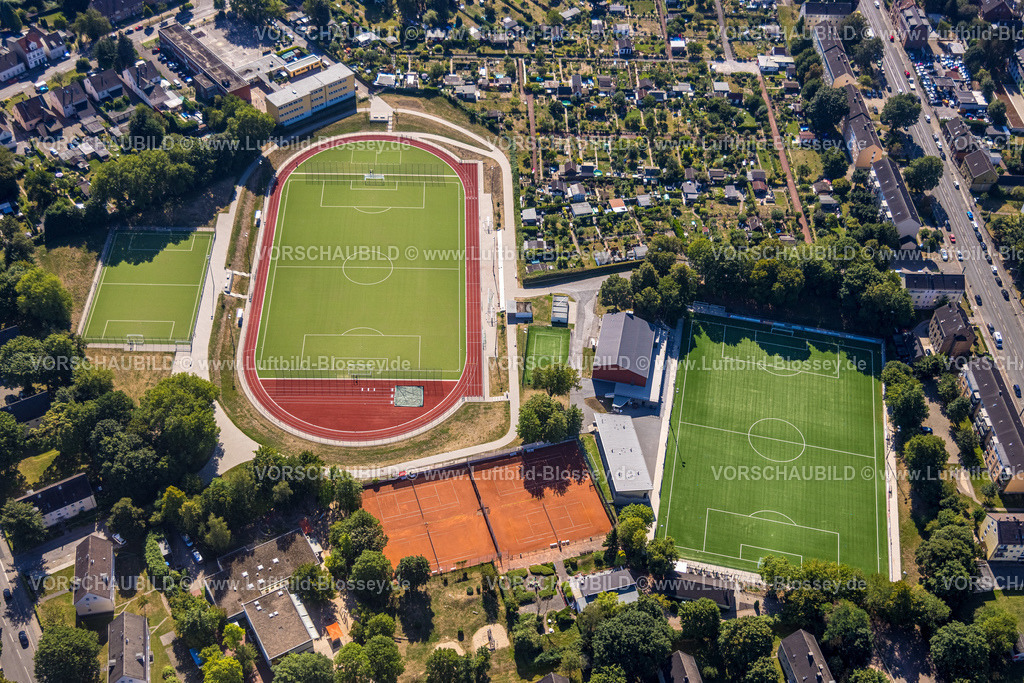 Essen220806721 | Luftbild, BezirksSportanlage Am Wasserturm, Bedingrade, Essen, Ruhrgebiet, Nordrhein-Westfalen, Deutschland
