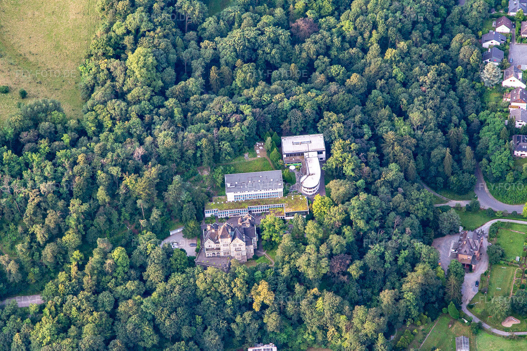 Luftbild: Villen in der Nibelungenstr in Bensheim im Bundesland Hessen in Deutschland. Foto: IMG_142719.jpg vom 19.07.2024 durch Werner Riehm/FLY-FOTO.de