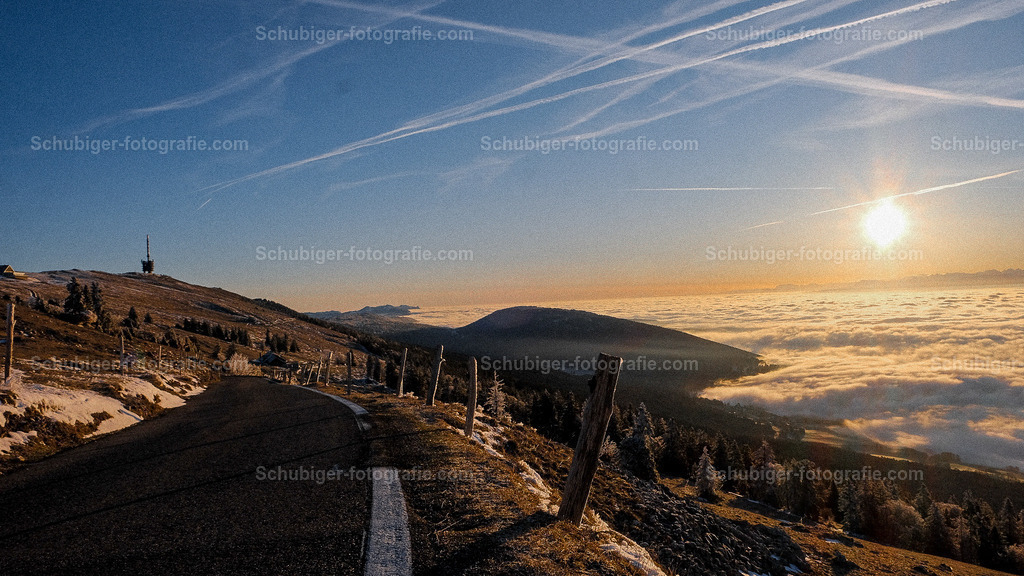 Chasseral | Der Chasseral ist mit 1606 m ü. M. die höchste Erhebung im Berner Jura. Der langgestreckte Berg liegt im Nordwesten des Kantons Bern zwischen dem Gebiet des Bielersees im Südosten und dem Sankt Immer-Tal im Nordwesten. Wikipedia - Realisiert mit Pictrs.com