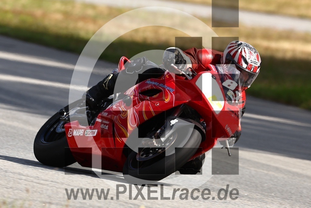 0084-20240805_00735 | Schöne Erinnerungen an spannende Momente - das festzuhalten ist unser Job. PIXELrace.de ist seit 2003 auf den Rennstrecken Europas unterwegs um die Action draußen beim Fahren und die wunderbare Stimmung imm Fahrerlager für euch einzufangen.