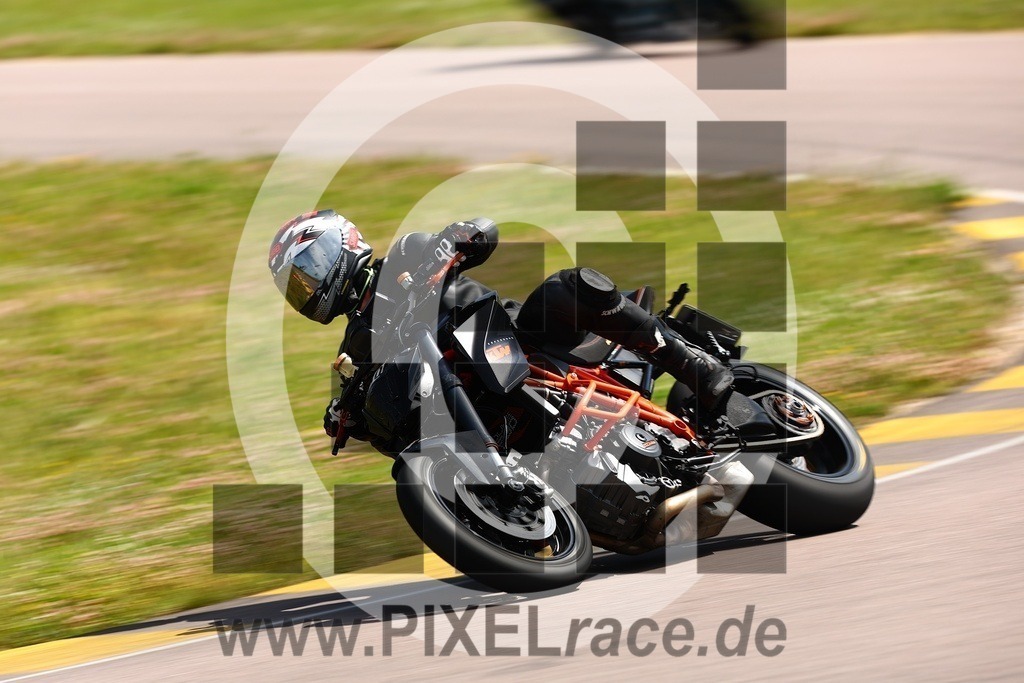 0850-20250620_02665 | Schöne Erinnerungen an spannende Momente - das festzuhalten ist unser Job. PIXELrace.de ist seit 2003 auf den Rennstrecken Europas unterwegs um die Action draußen beim Fahren und die wunderbare Stimmung imm Fahrerlager für euch einzufangen.