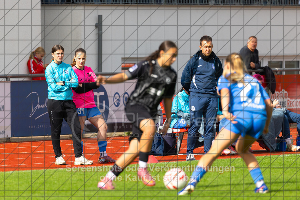 20261010_140823_0809_(c)_by_PhotoPeet | #,1.FC Donzdorf (schwarz) vs. SC Sand (blau), Fußball, EnBW-Oberliga B -Juniorinnen, 05. Spieltag, Saison 2026/2027, Rasenplatz Lautertal Stadion, Süßener Straße 16, 73072 Donzdorf, 10.10.2026 - 14:00 Uhr,Foto: PhotoPeet / Sport- &amp; Eventfotografie / Peter Harich