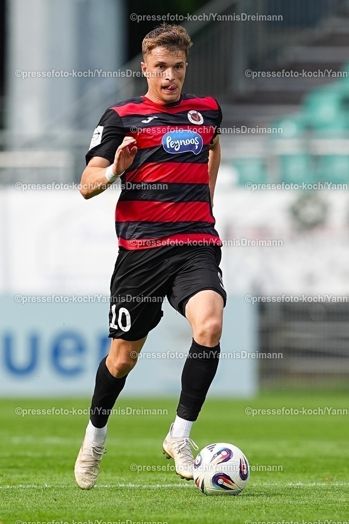 xydr03082501119 | 03.08.2025, xydrx, Fußball, 3.Liga, Viktoria Köln - FC Schweinfurt 05, Saison 2025 2026, Sportpark Höhenberg: David Otto (Viktoria Köln #10)  DFB regulations prohibit any use of photographs as image sequences and or quasi-video.