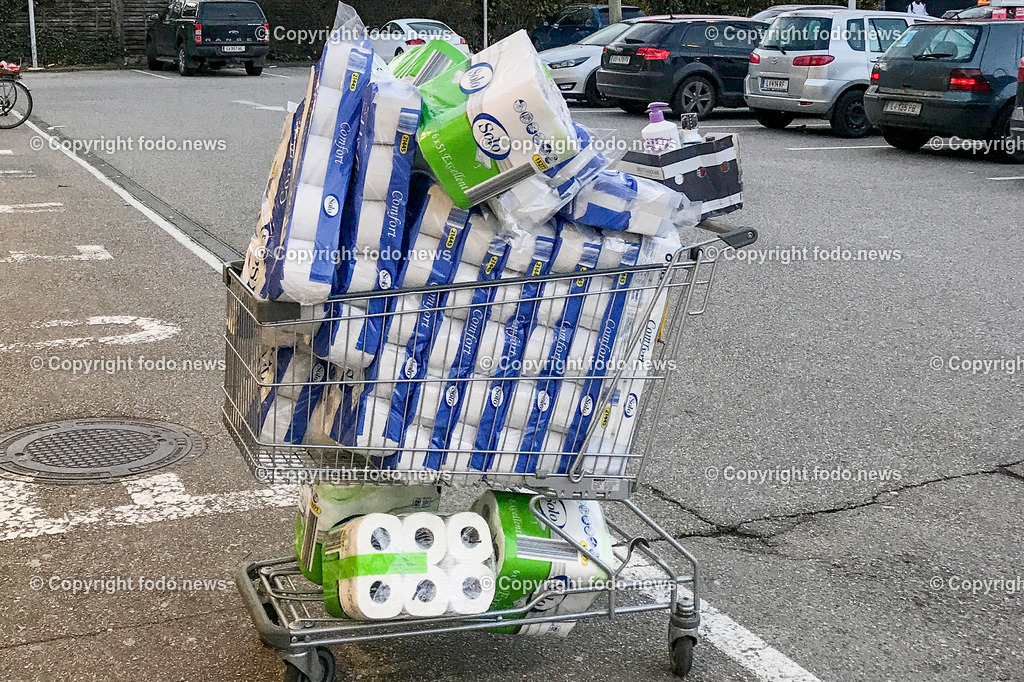 Corona_ 5 Jahre Covid Lockdown_ 15.03.2025-9 | 15.03.2025, Linz, AUT, Corona, 5 Jahre Covid Lockdown, im Bild Stadtansichten, Themenbild, Einkauf, Supermarkt, Toilettenpapier, Einkaufswagen, Hamsterkauf