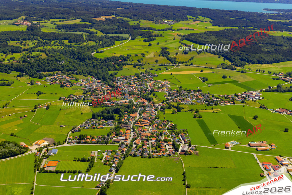 Aktuelles Luftbild von  Pähl - Die Luftaufnahme wurde 2022 mittels UL-Flugzeug erstellt ( keine Drohne ) - hochauflösende Kamera-Systeme von  Canon -Beste Qualität - Für grossformatige Ausdrucke geeignet. Die Geschenkidee !