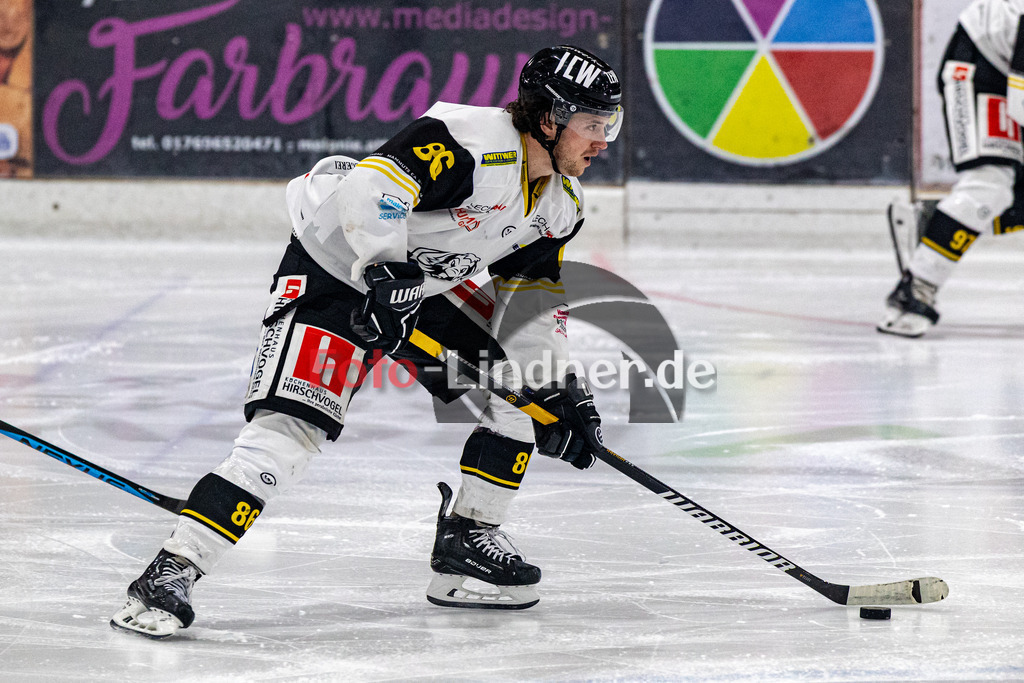 TSV Peißenberg Miners vs EA Schongau Mammuts | Eishockey Bayernliga 2023/2024, TSV Peißenberg Miners vs EA Schongau Mammuts, 20231215,
Mathieu NEWCOMB (Mammuts 86) in Aktion,
2023-12-15 in Peißenberg (Eisstadion)
86 Mathieu NEWCOMB (Mammuts 86)
Copyright: WolfgangxLindner foto-lindner.de