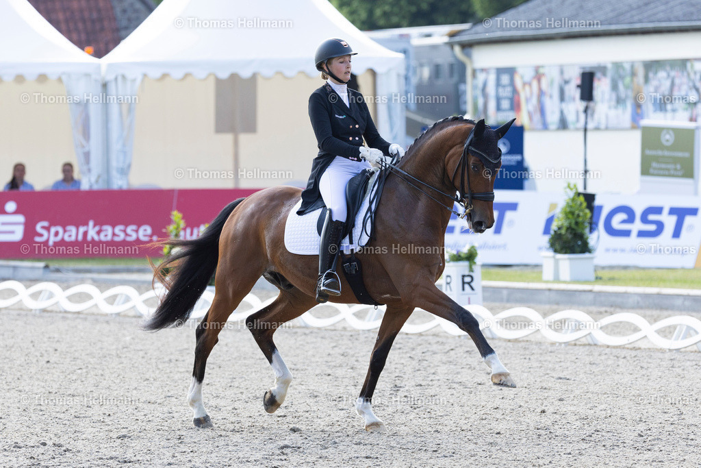 TH_413-KIENBAUM Florine (GER)_ Nautilus 54_9103 | Longines Balve Optimum 2023 am 10.06.23 in Balve, Schloss Wocklum, Thomas Hellmann, 413KIENBAUM Florine (GER), Nautilus 54