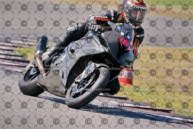26bt05-0400 | markuskiefer.com - Realisiert mit Pictrs.com