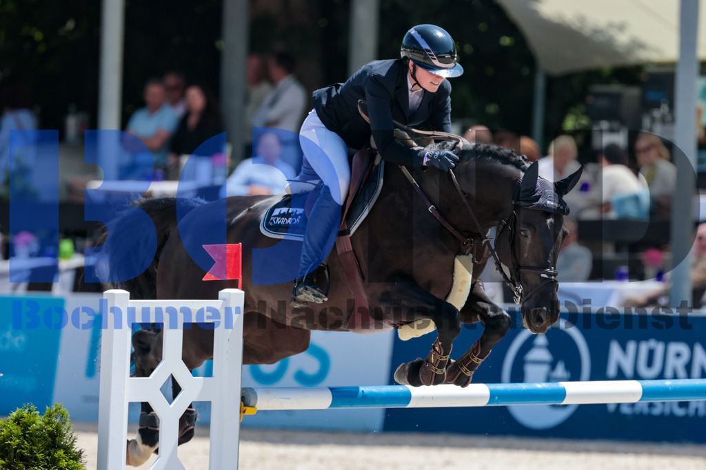 Longines Balve Optimum - Springen Samstag {date} -  | {headline}(Foto: Sebastian Sendlak / BOND) - Realisiert mit Pictrs.com