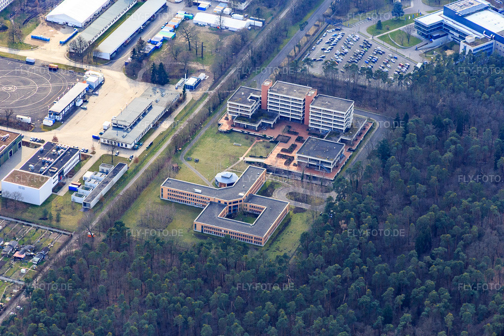 Luftbild: Büchiger Allee im Ortsteil Waldstadt in Karlsruhe im Bundesland Baden-Württemberg in Deutschland. Foto: IMG_086365.jpg vom 26.02.2016 durch Werner Riehm/FLY-FOTO.de
