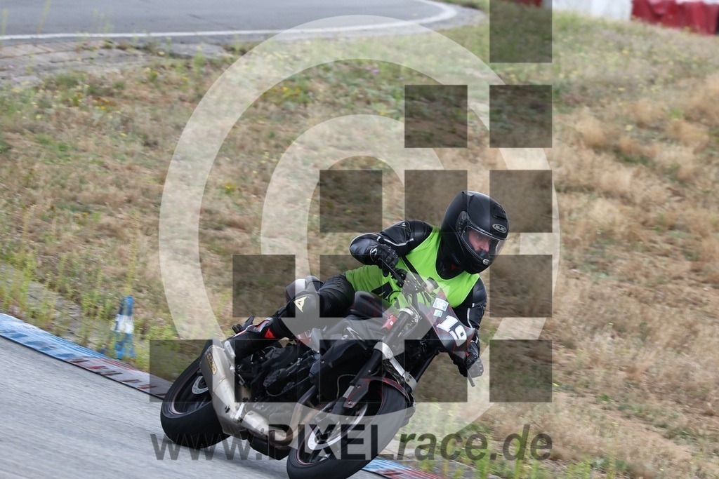 0019-20240805_03428 | Schöne Erinnerungen an spannende Momente - das festzuhalten ist unser Job. PIXELrace.de ist seit 2003 auf den Rennstrecken Europas unterwegs um die Action draußen beim Fahren und die wunderbare Stimmung imm Fahrerlager für euch einzufangen.