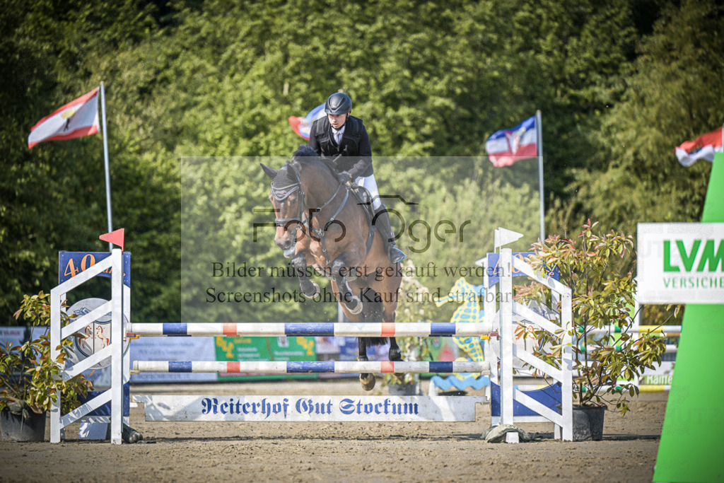 DOS_3409 | Entdecke hochwertige Reitturnierfotos von Foto Oger. Professionell, emotional und authentisch – jetzt Lieblingsmomente im Shop bestellen.Deutschlandweite Turnierfotografie. - Realisiert mit Pictrs.com