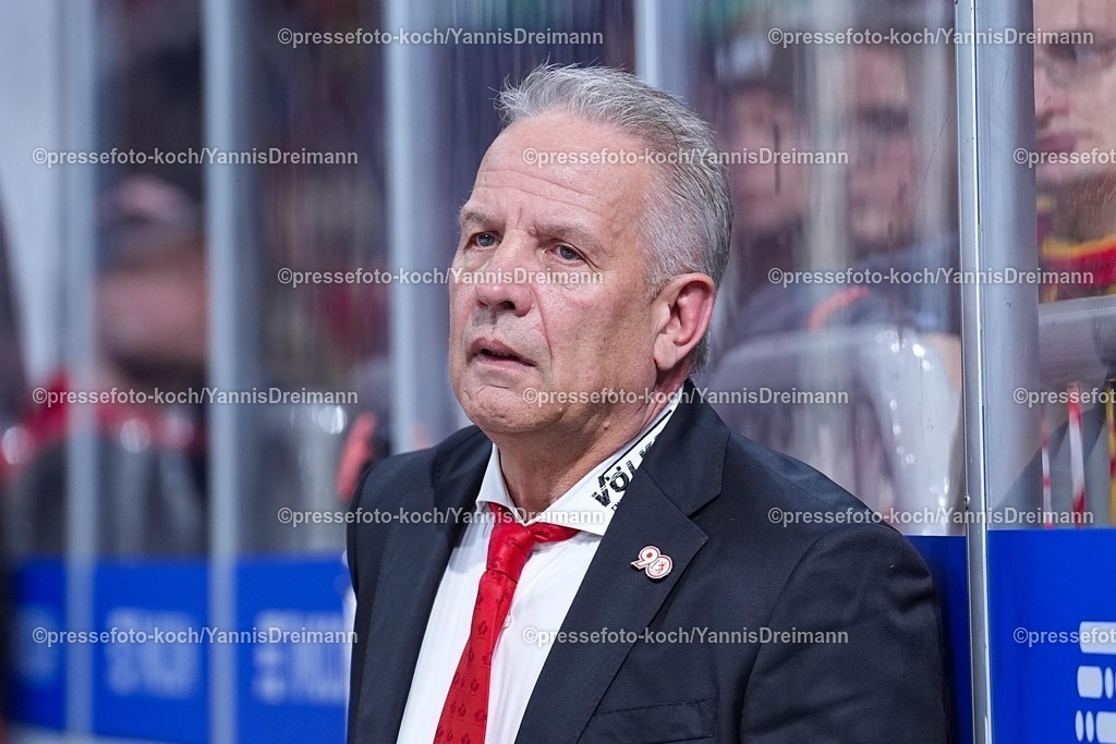 xYDR12102501080 | 12.10.2025, xydrx, Eishockey, DEL2, Düsseldorfer EG - Eispiraten Crimmitschau, PSD Bank Dome Düsseldorf: Rich Chernomaz (Cheftrainer Düsseldorfer EG)