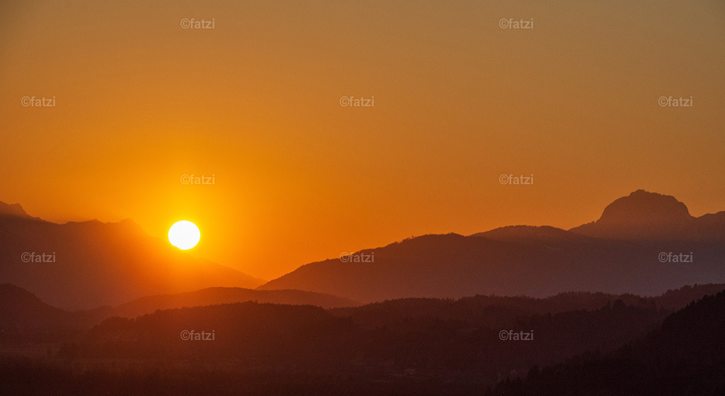Sonnenuntergang April 2020_182508-k | Fatzi Bilder-Archiv! 
Die Bilder sind für private Nutzung lizenzfrei. Die kommerzielle Nutzung ist möglich und erwünscht, jedoch bitte ich um vorherige Kontaktaufnahme per E-Mail (info@fatzi.at) oder unter +43 650 7828269 - Realisiert mit Pictrs.com