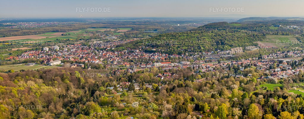 Luftbild: Stadtansicht von Süden im Ortsteil Grötzingen in Karlsruhe im Bundesland Baden-Württemberg in Deutschland. Foto: IMG_25922-Bearbeitet.jpg vom 23.04.2010 durch Werner Riehm/FLY-FOTO.deAuflösung des Originals: 7763 x 3057 px