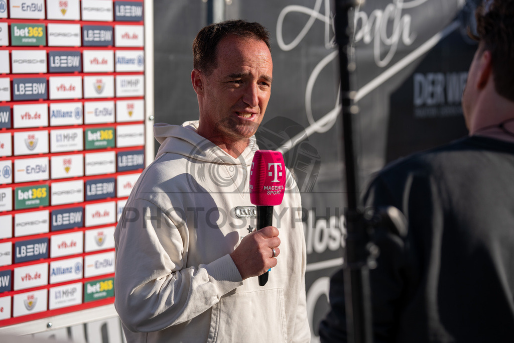VfB Stuttgart II vs. SSV Ulm 1846 Fussball, Fussball, 3. Liga, 32. Spieltag, 08.04.2026 | Nico Willig (Trainer VfB Stuttgart II) vor der Partie im Interview,VfB Stuttgart II vs. SSV Ulm 1846 Fussball, Fussball, 3. Liga, 32. Spieltag, 08.04.2026DFB regulations prohibit any use of photographs as image sequences and/or quasi-video