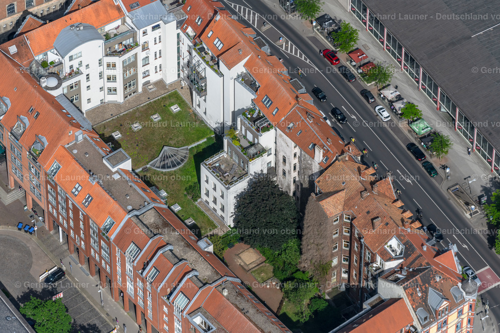 4031040 | HANNOVER 02.06.2020 Wohn- und Geschäftshauses mit Blick auf den Innenhof an der Karmarschstraße in Hannover im Bundesland Niedersachsen, Deutschland. // Residential and commercial building with Blick auf den Innenhof on street Karmarschstrasse in Hannover in the state Lower Saxony, Germany. Foto: Gerhard Launer