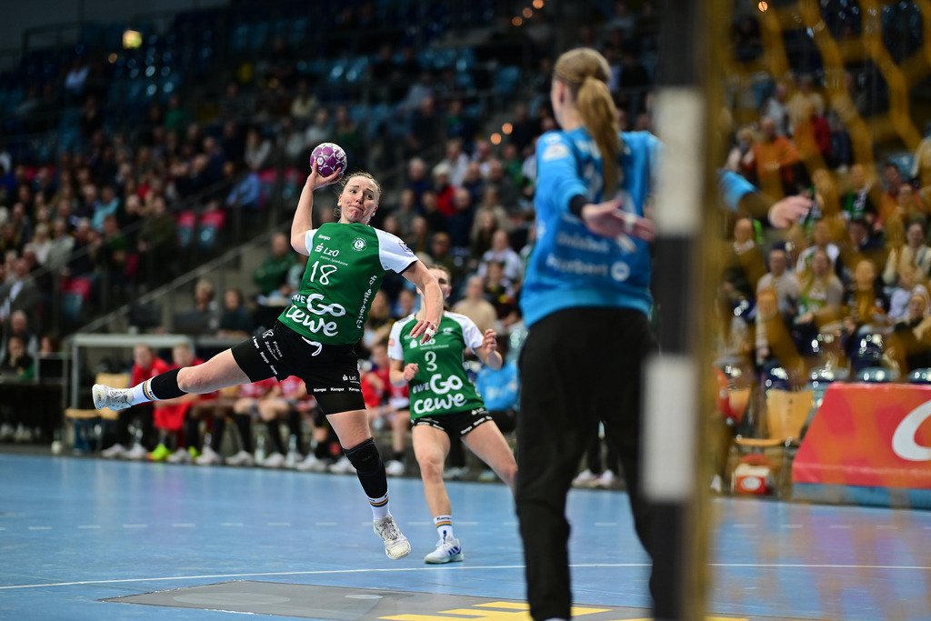 Handball I Frauen I Saison 2024-2025 I 1. HBF I 14. Spieltag I VfL Oldenburg - HSG Bensheim-Auerbach | Der Sportfotograf. - Realisiert mit Pictrs.com