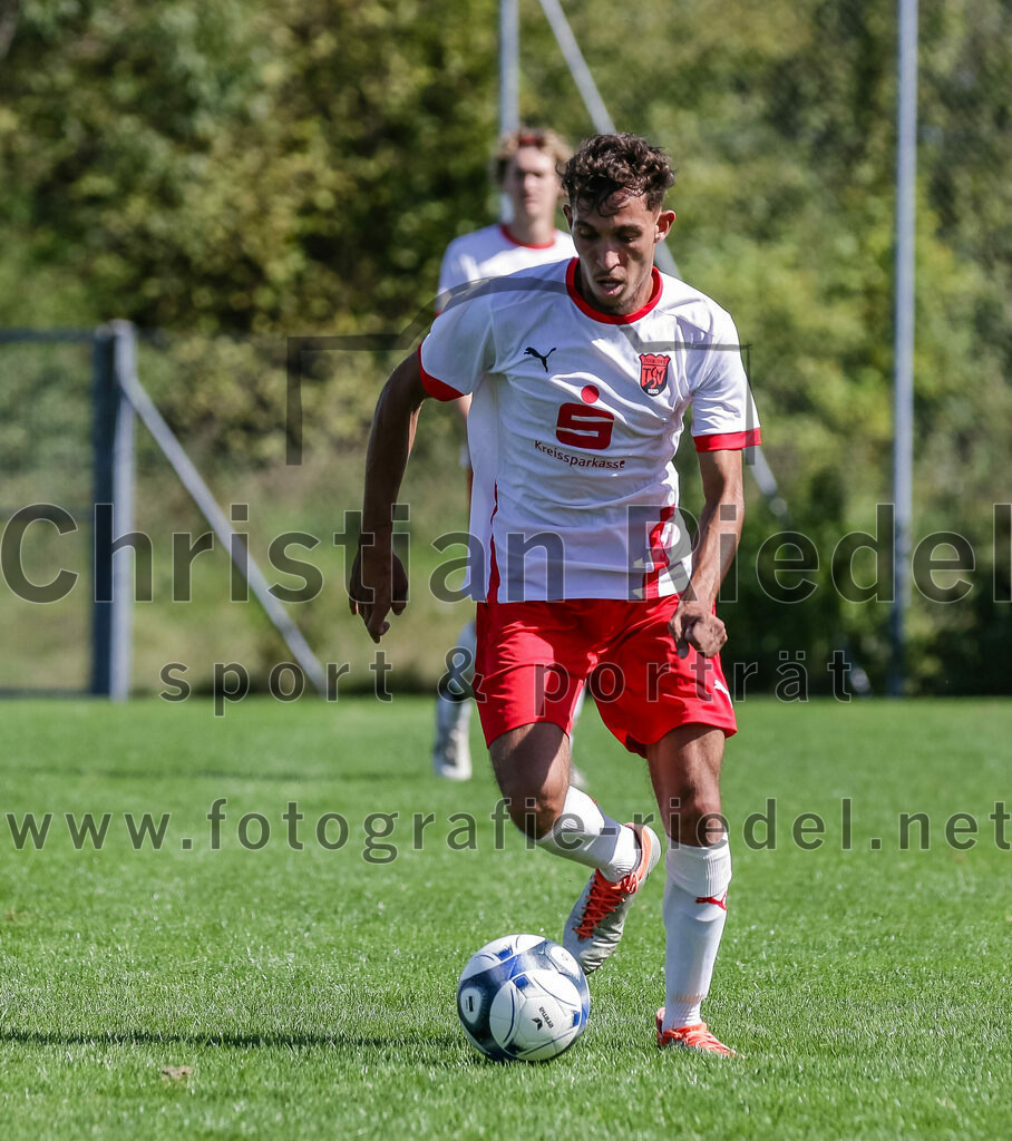 2023-09-17_089_SG_Anzing-Parsdorf_II_gegen_TSV_Zorneding_II | Anzing, Deutschland, 17.09.2023:
Fußball, A-Klasse 2023 / 2024, 5. Spieltag, Endergebnis: 1:1

Qasem Hantash (TSV Zorneding, #3)

Foto: Christian Riedel / fotografie-riedel.net