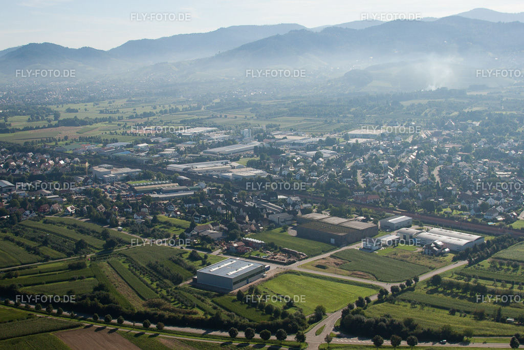 Gebäude und Produktionshallen auf dem Werksgelände  Muffenrohr GmbH | Luftbild: Gebäude und Produktionshallen auf dem Werksgelände  Muffenrohr GmbH im Ortsteil Hatzenweier in Ottersweier im Bundesland Baden-Württemberg in Deutschland. Foto: IMG_31695.jpg vom 20.08.2010 durch Werner Riehm/FLY-FOTO.de - Realisiert mit Pictrs.com