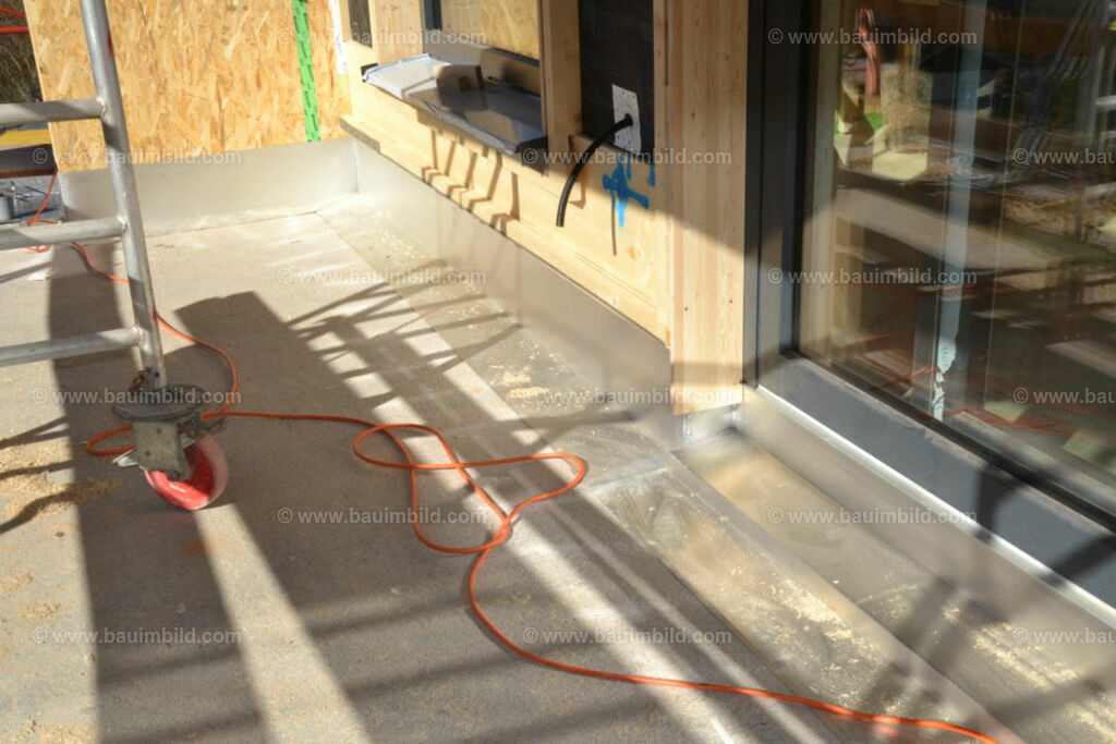 bib-lg11-spenglerarbeiten-0191 | Nach LV-Leistungsgruppen sortierte Detailfotos über den Bau eines Hauses. Alle Hausbau-Bilder direkt vom Urheber und Autor der Website Haus-Selber-Bauen.com