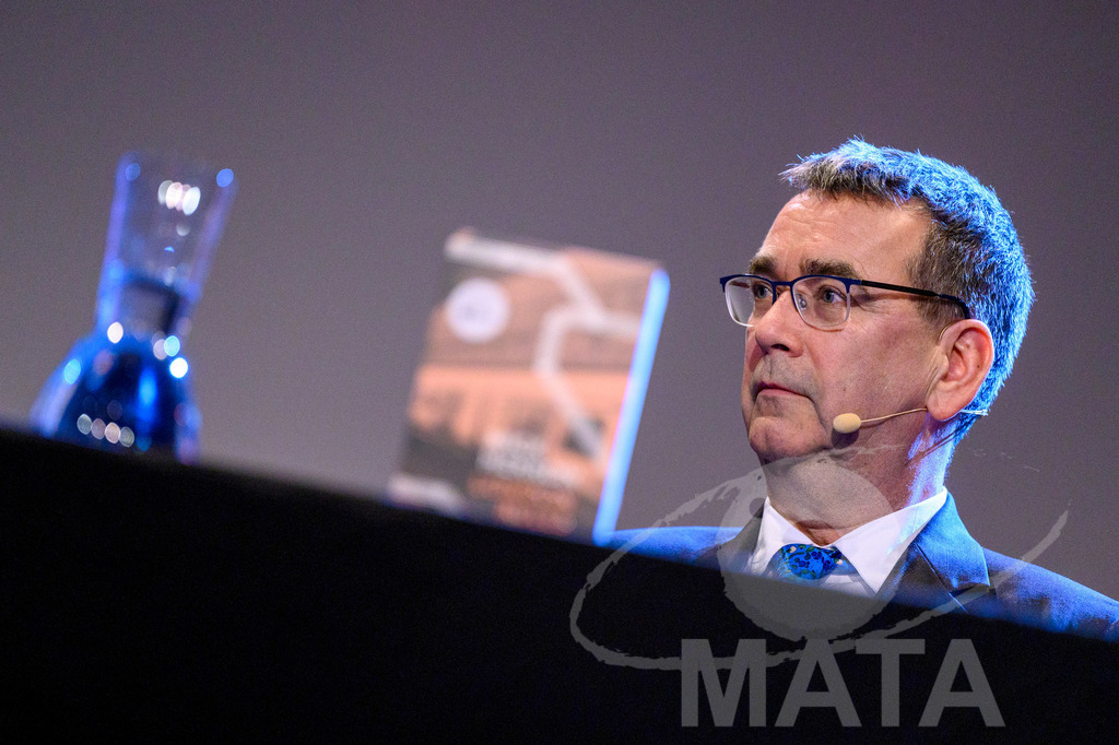 _DWA5338 | Mick Herron bei der lit.Cologne 2023 Veranstaltung 'Mick Herron erklärt die London Rules' im Ostermann-Saal. Köln, 08.03.2023 - Realisiert mit Pictrs.com