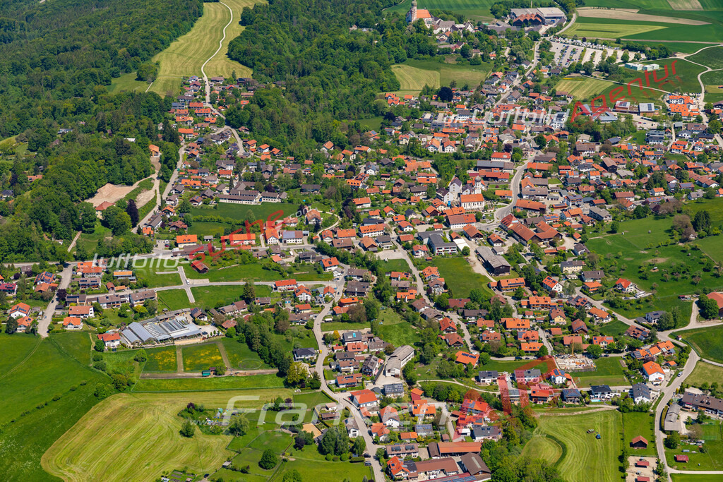 Aktuelles Luftbild von  Andechs - Die Luftaufnahme wurde 2021 mittels UL-Flugzeug erstellt ( keine Drohne ) - hochauflösende Kamera-Systeme von  Canon -Beste Qualität - Für grossformatige Ausdrucke geeignet. Die Geschenkidee !
