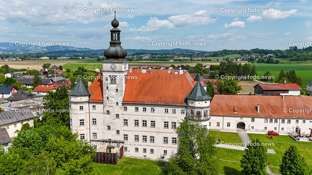 Hartheim_ Lern- und Gedenkschloss_ 07.05.2025-50 | 07.05.2025, Hartheim, AUT, Lern- und Gedenkort, Schloss Hartheim, im Bild Schloss Hartheim, Toetungsanstalt der Nazionalsozialisten waehrend des 2. Weltkrieg, NS-Zeit, Holocaust, Euthanasie, Psychiatrie, Gedenkstaette, KZ-Haeftlinge, Menschen mit Behinderung, Verbrechen, Weg der Vielfalt, gegen Vergessen