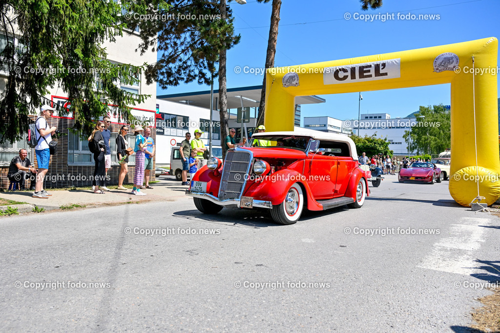 Slowakei_ Povazska Bystrica_ Veteran Tour Manin_ 14.06.2025-211 | 14.06.2025, Slowakei, SVK, Trenciansky kraj, Povazska Bystrica, im Bild Oldtimer Klub, Historische Fahrzeuge, Veteran Tour Manin, Auto, Alt, Besucher, Menschen, Feature, Symbolbild