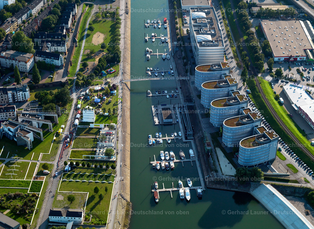 2996143 | Five Boats und Hitachi Power Office, Innenhafen Duisburg