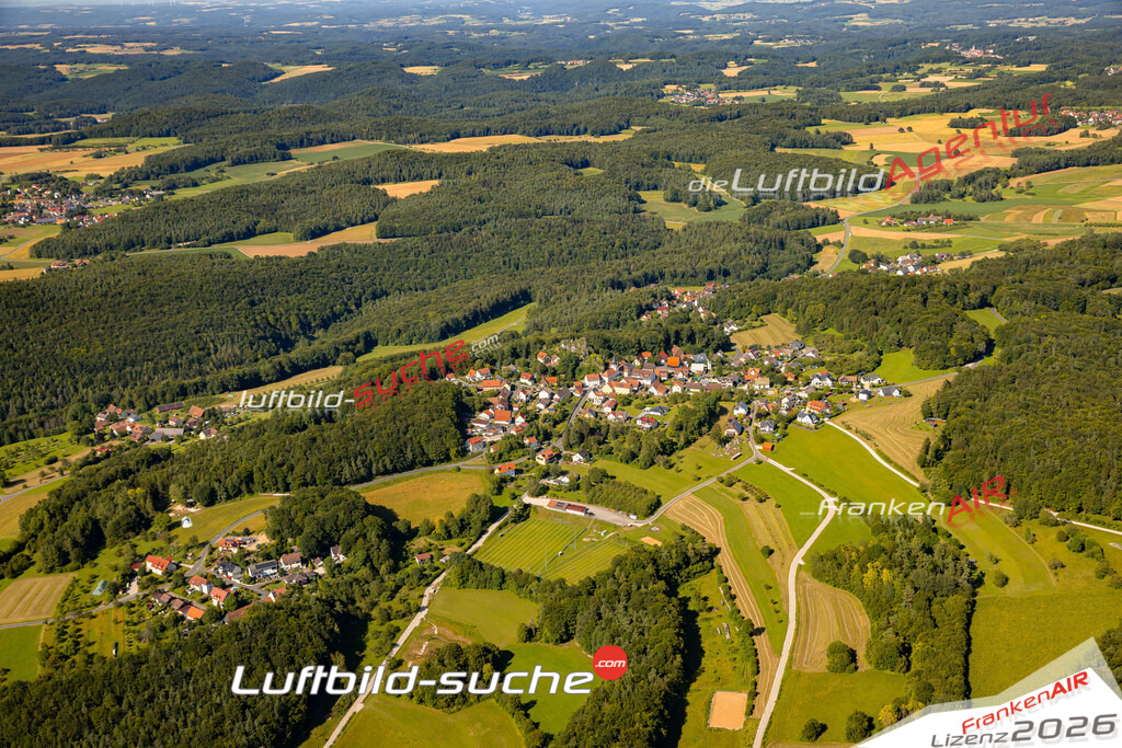 Das Luftbild zeigt : Wichsenstein Gößweinstein - Die Luftaufnahme wurde 2024 vom UL-Flugzeug aus erstellt ( keine Drohne ) - Hochauflösende Luftaufnahme - Für grossformatige Ausdrucke geeignet. Die Geschenkidee !Mit Lizenz und Bildrechte bestellbar