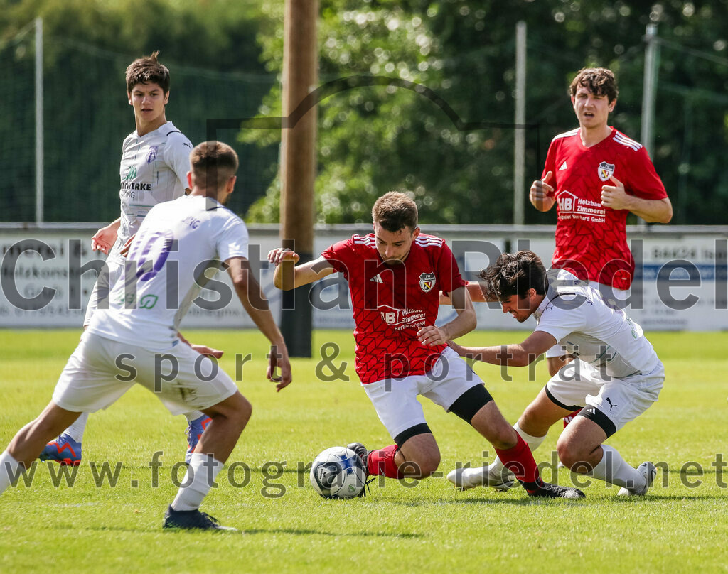 2023-07-30_119_FC_Lengdorf_gegen_SpVgg_Altenerding | Lengdorf, Deutschland, 30.07.2023:
Fußball, Kreisliga 2023 / 2024, 1. Spieltag, FC Lengdorf gegen SpVgg Altenerding, Endergebnis: 1:1

Leart Bilalli (SpVgg Altenerding, #10), Tobias Lechner (FC Lengdorf, #13), Pedro Flores (SpVgg Altenerding, #6)

Foto: Christian Riedel / fotografie-riedel.net