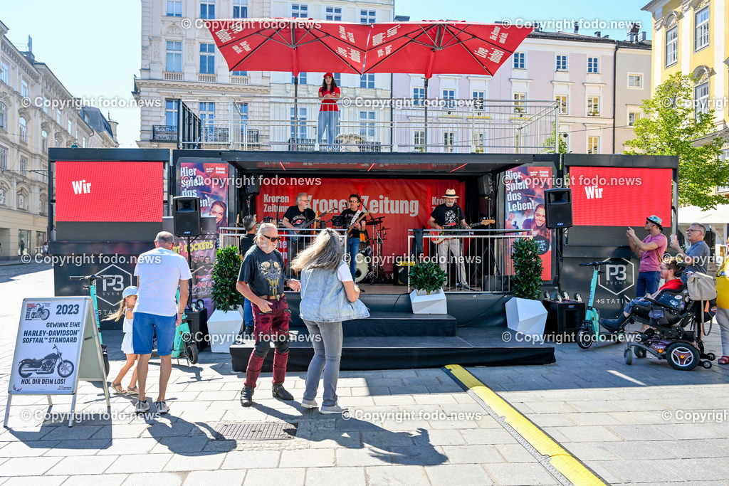Linz_ Harley Davidson Charity_ 15.08.2023-9 | 15.08.2023, Linz, AUT, Harley Davidson Charity 2023 Hauptplatz Linz, im Bild Krone Event Trailer, Art Rockers