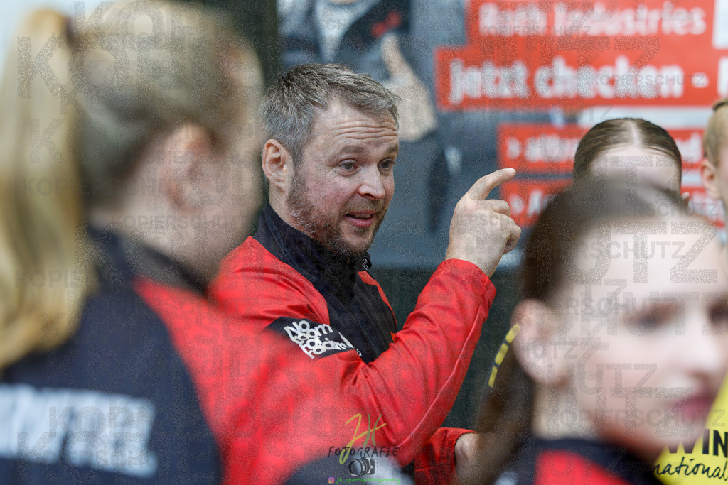 Hessenmeisterschaft wJC - Spiel um Platz 3; TuS Kriftel - SG Schenklengsfeld | Hessenmeisterschaft wJC - Spiel um Platz 3; TuS Kriftel - SG Schenklengsfeld am 22.03.2025 in Biedenkopf (Sporthalle Lahntalschule)Photo © 2025 - Jörg Heinrich - Realisiert mit Pictrs.com