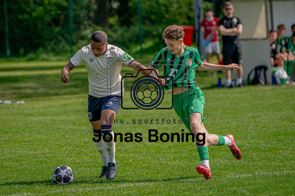 Fußball I C-Junioren I Saison 2025-2026 I Pfingsturnier Langförden I 13514 | jns.sportfotos - Realisiert mit Pictrs.com