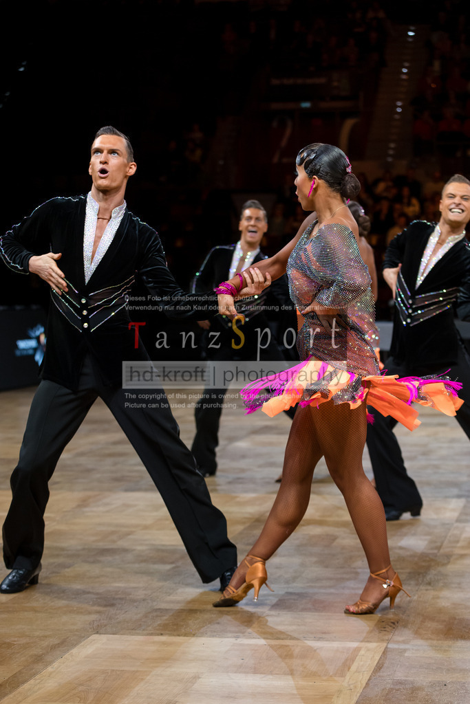 20241109_DM-Formationen_Vorrunde_1998 | Tanzsportbilder, Standardtanz, Lateintanz, WDSF, DTV, LTVB, dancecomp, goc, hessen tanzt, blaues band der spree, walzer, tango, wiener walzer, slowfox, quickstepp, samba, rumba, cha-cha-cha, paso doble. jive, hd-kroft photography, turniertanzsport