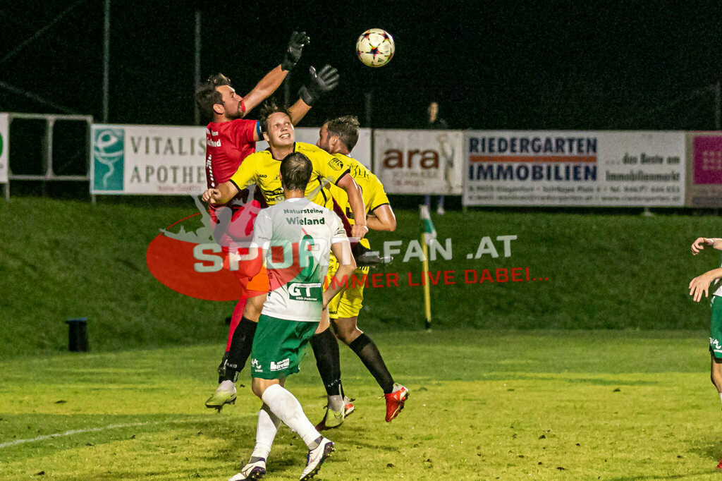 SV Feldkirchen - SC Launsdorf 2-1, Unterliga Ost | Hans Thamer (SV Feldkirchen, K #1) Michael Tammegger (SV Feldkirchen #6) SV Feldkirchen - SC Launsdorf 2-1 am 23.08.2023 in Feldkirchen
(Modehaus NIMO Arena), Austria, (Photo by Ernst Krawagner sport-fan.at) - Realisiert mit Pictrs.com