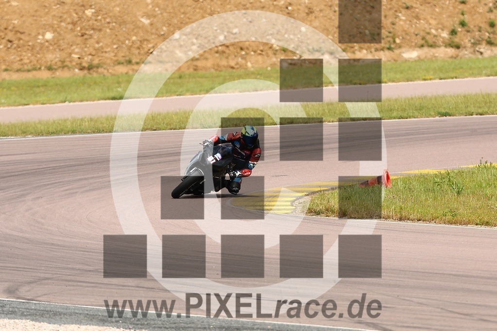 0091-20260606_02580 | Schöne Erinnerungen an spannende Momente - das festzuhalten ist unser Job. PIXELrace.de ist seit 2003 auf den Rennstrecken Europas unterwegs um die Action draußen beim Fahren und die wunderbare Stimmung imm Fahrerlager für euch einzufangen.