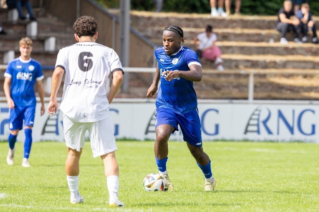 Landespokal Südwest, 2. Runde: SV Südwest Ludwigshafen gegen ASV Fußgönheim (4:0)***Am Ball: Rodney-Francis Peprah (41, Ludwigshafen) | Landespokal Südwest, 2. Runde: SV Südwest Ludwigshafen gegen ASV Fußgönheim (4:0)***Am Ball: Rodney-Francis Peprah (41, Ludwigshafen) - Realisiert mit Pictrs.com