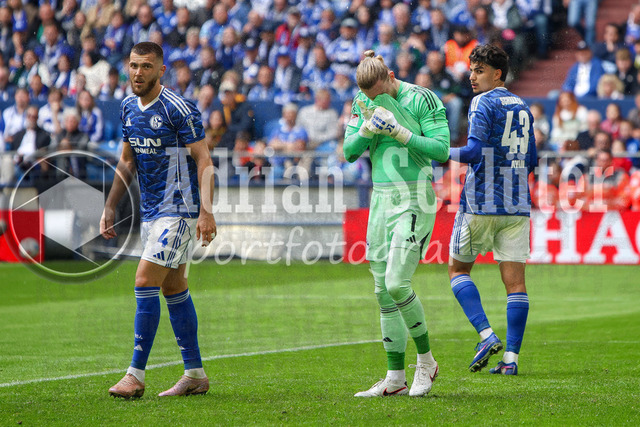 19.04.2026, GER, Fussball, Herren, 2. BL, Saison 2025/2026, FC Schalke 04 - Preußen Münster | Loris Karius (S04) gestikuliert, Gestik 