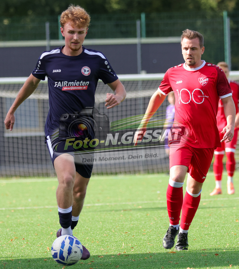 VfL Holsen - TV Elverdissen | Auf dem Bild zu sehen: schwarz VfL Holsen: Yurii Cherkas; rot TV Elverdissen: Pascal Widdecke VfL Holsen, TV Elverdissen, Saison 26/27, Kreisliga A, Holsen, Deutschland - Realisiert mit Pictrs.com