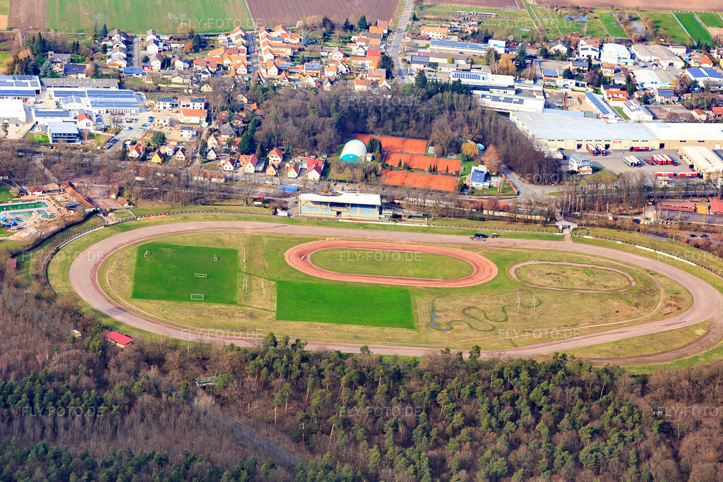 Luftbild: Sandbahnrennbahn der Motorsportvereinigung Herxheim in Herxheim bei Landau im Bundesland Rheinland-Pfalz in Deutschland. Foto: IMG_086410.jpg vom 26.02.2016 durch Werner Riehm/FLY-FOTO.de