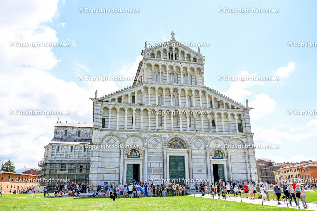 Italien_ Toscana_ Pisa_ 28.05.2024-65 | 28.05.2024, Italien, ITA, Toskana, Pisa im Bild Stadtansichten, Gebäude, Architektur, Touristen, Historisch, Souvenier, Turm, Dom, Piazza, schief


Pisa ist eine Stadt in Italien, gelegen in der Toskana am Arno. Wahrzeichen ist der als Schiefer Turm von Pisa bekannte Campanile des Doms auf der Piazza dei Miracoli im Norden des Stadtzentrums. 
Quelle: Wikipedia
