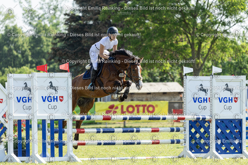 CL5A8200 | Emilia Reinking Fotografie - Realisiert mit Pictrs.com