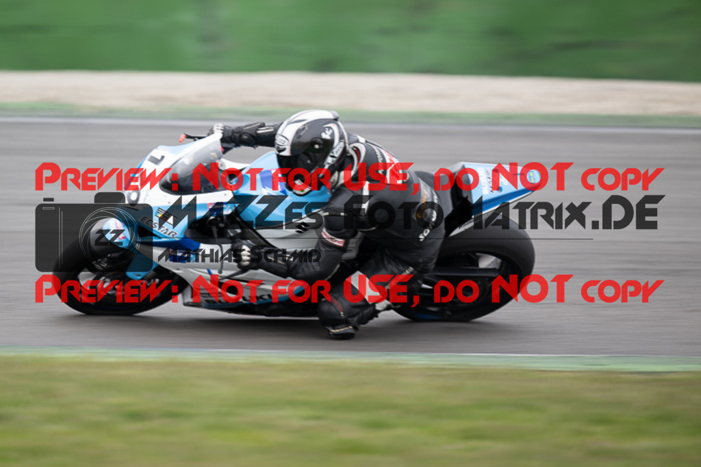 MaZZes_FotoMatrix_230410_243 | WEISS