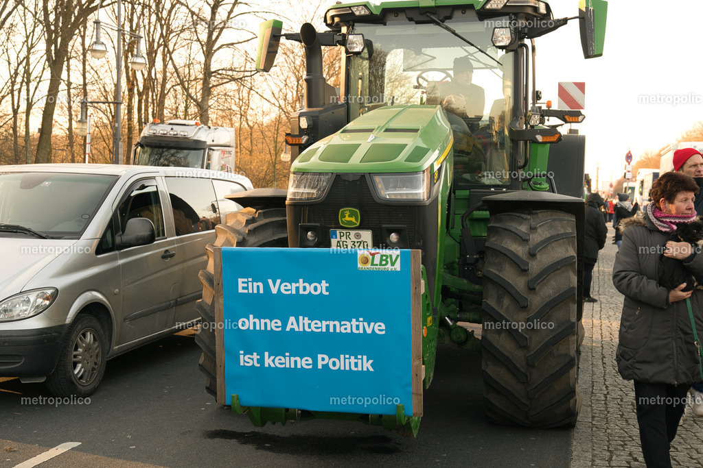 Bauernprotest Berlin am 8. Januar 2024 (15) | Metropolico