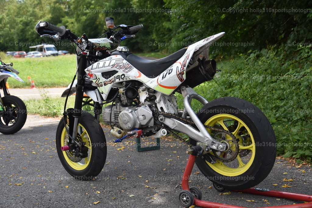 DSC_0536 | Sportfotografie , Motorsport, Motoross, Reitsport, Mointainbike, Enduro,
Landschaft , Outdoor, Eventfotografie, Landschaft, Bilder online bestellen - Realisiert mit Pictrs.com